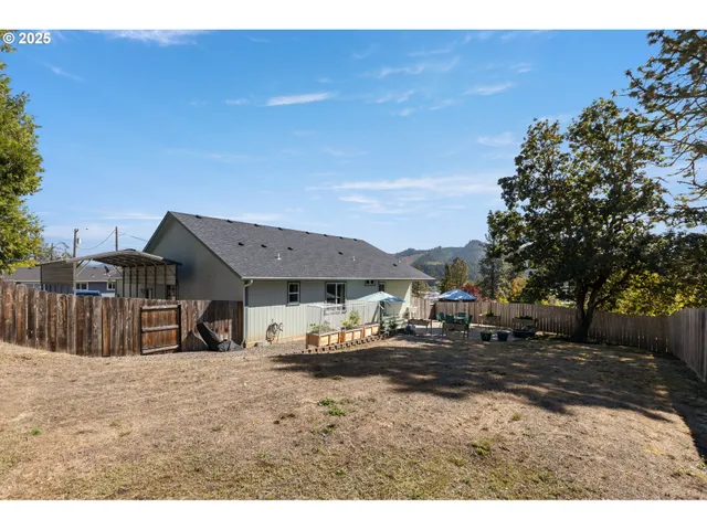 $479,000 | 530 Tanglewood Street, Sutherlin, OR 97479