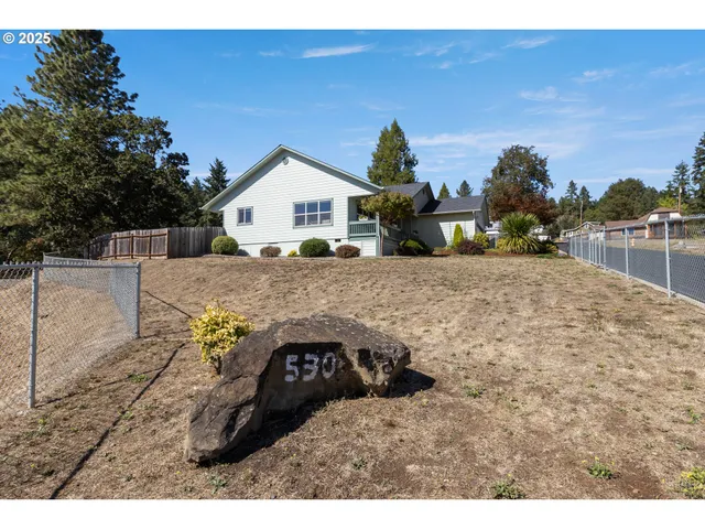$479,000 | 530 Tanglewood Street, Sutherlin, OR 97479
