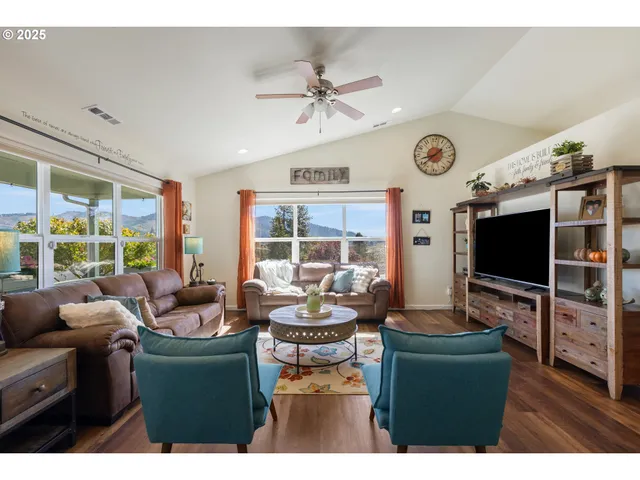 $479,000 | 530 Tanglewood Street, Sutherlin, OR 97479