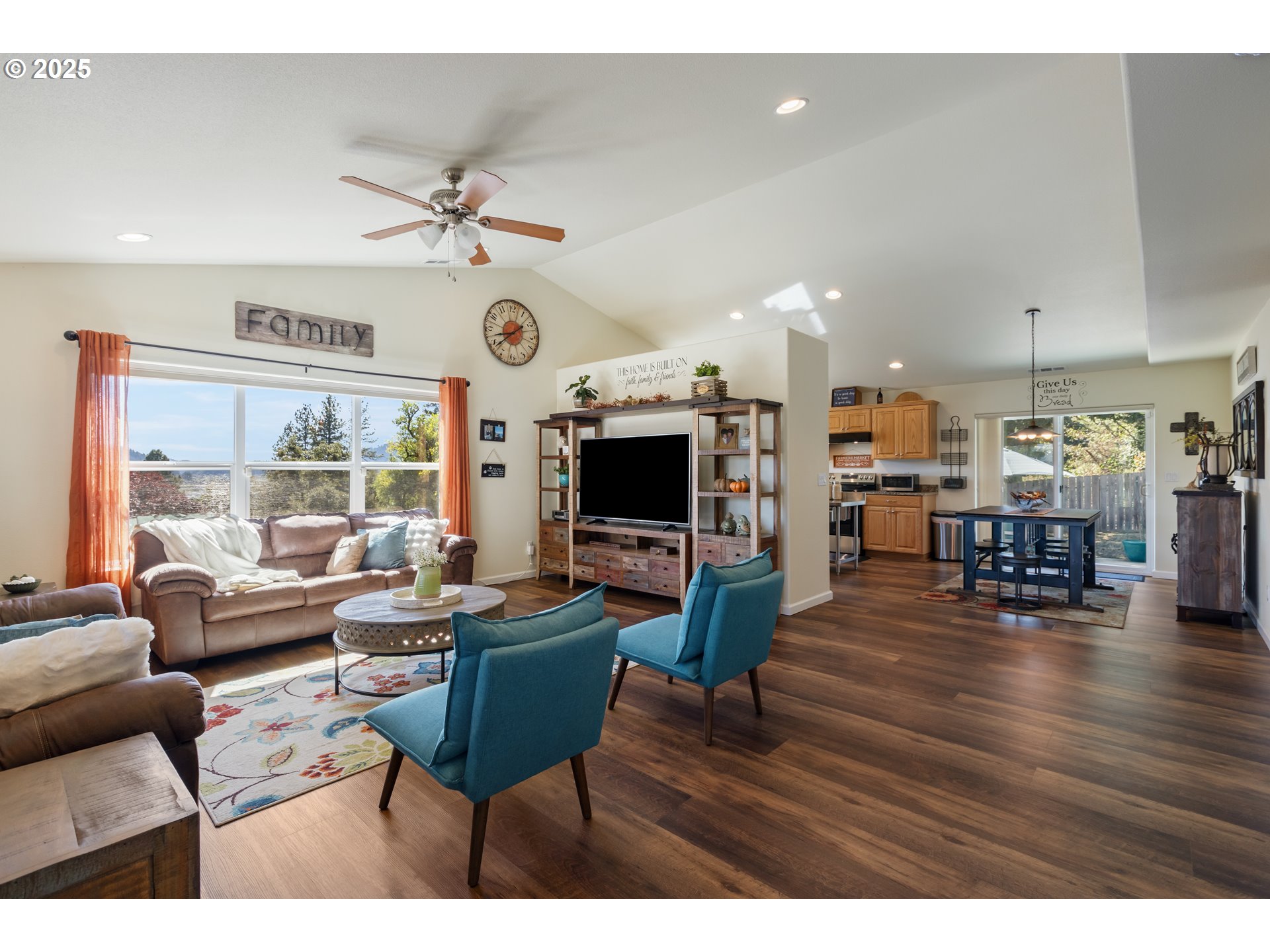 530 Tanglewood Street Sutherlin, OR 97479 - Photo 8 of 47