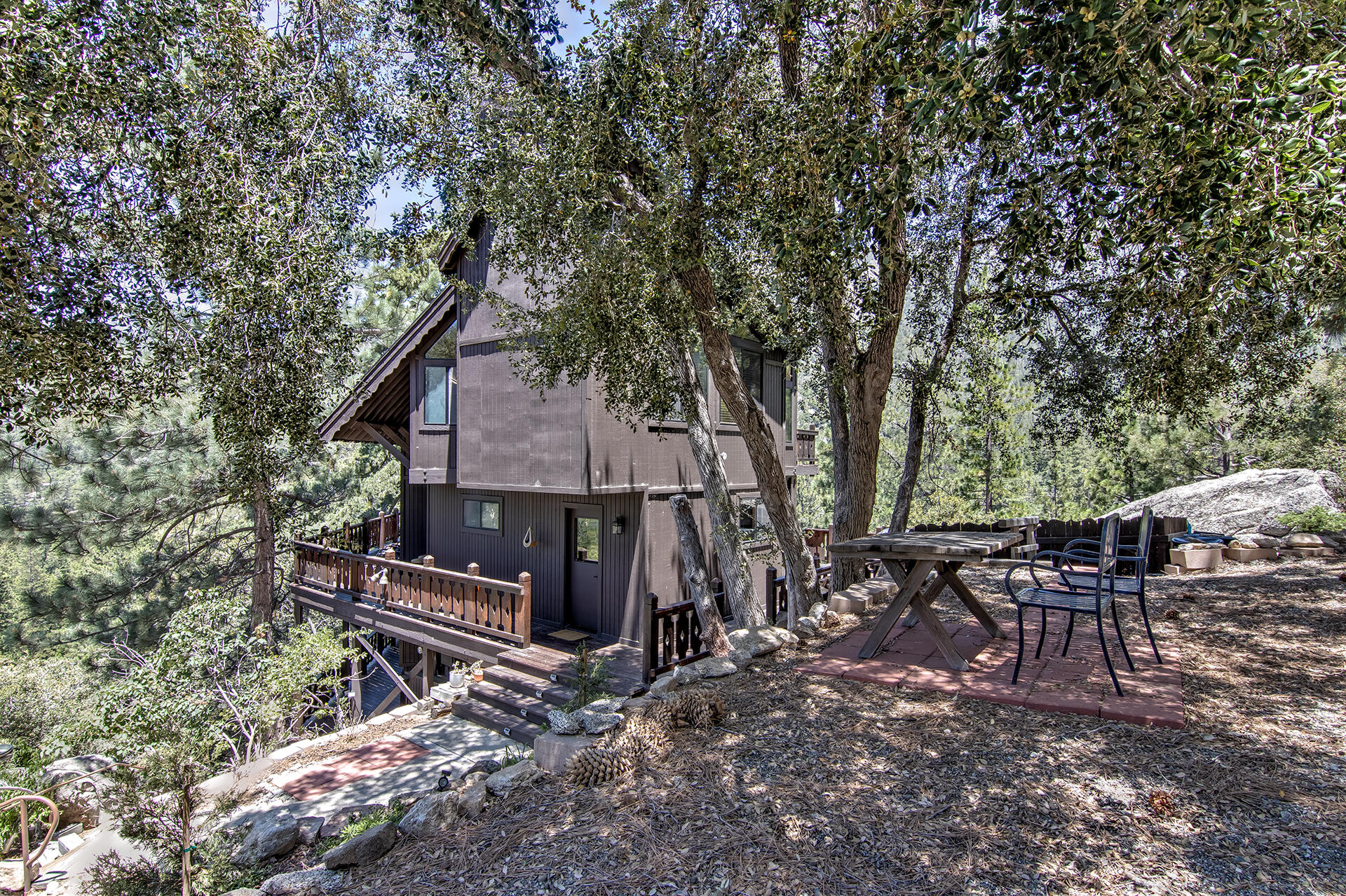 55540 Howland Road Idyllwild, CA 92549 - Photo 66 of 76 a backyard of a house with table and chairs