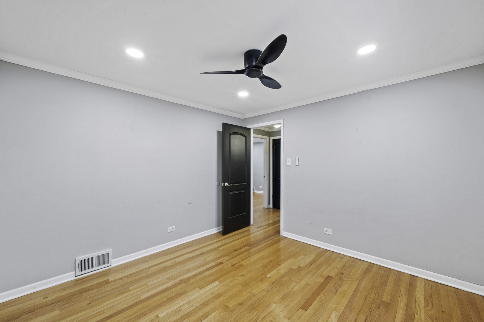 12943 South Manistee Avenue Chicago, IL 60633 - Photo 15 of 30