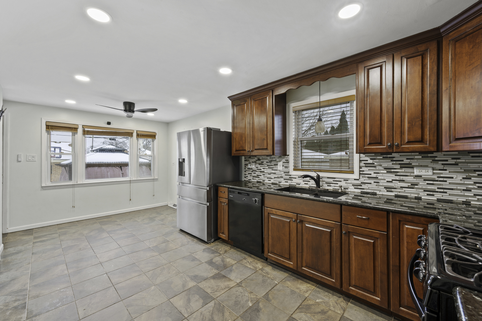 12943 South Manistee Avenue Chicago, IL 60633 - Photo 20 of 30