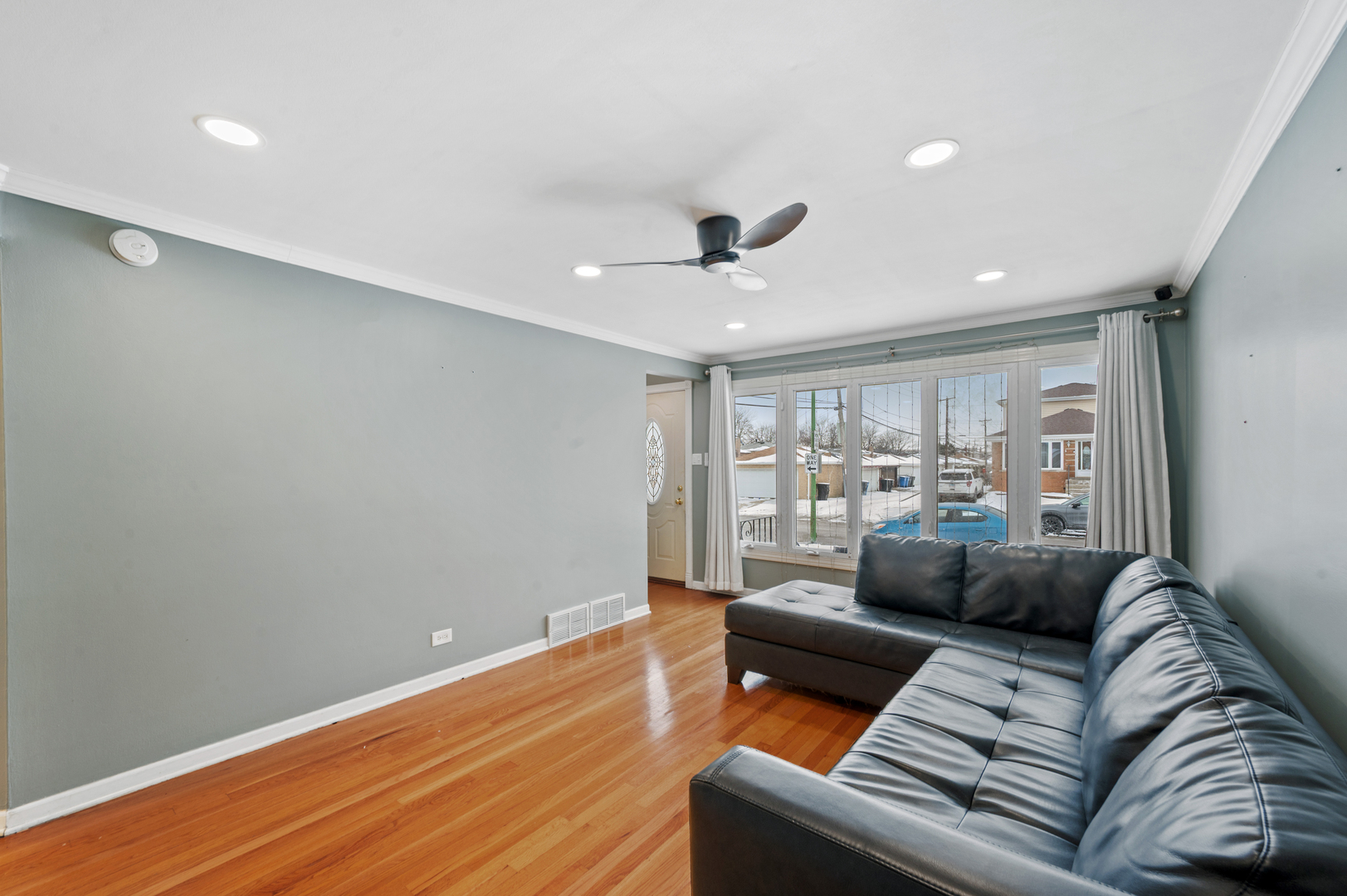 12943 South Manistee Avenue Chicago, IL 60633 - Photo 4 of 30