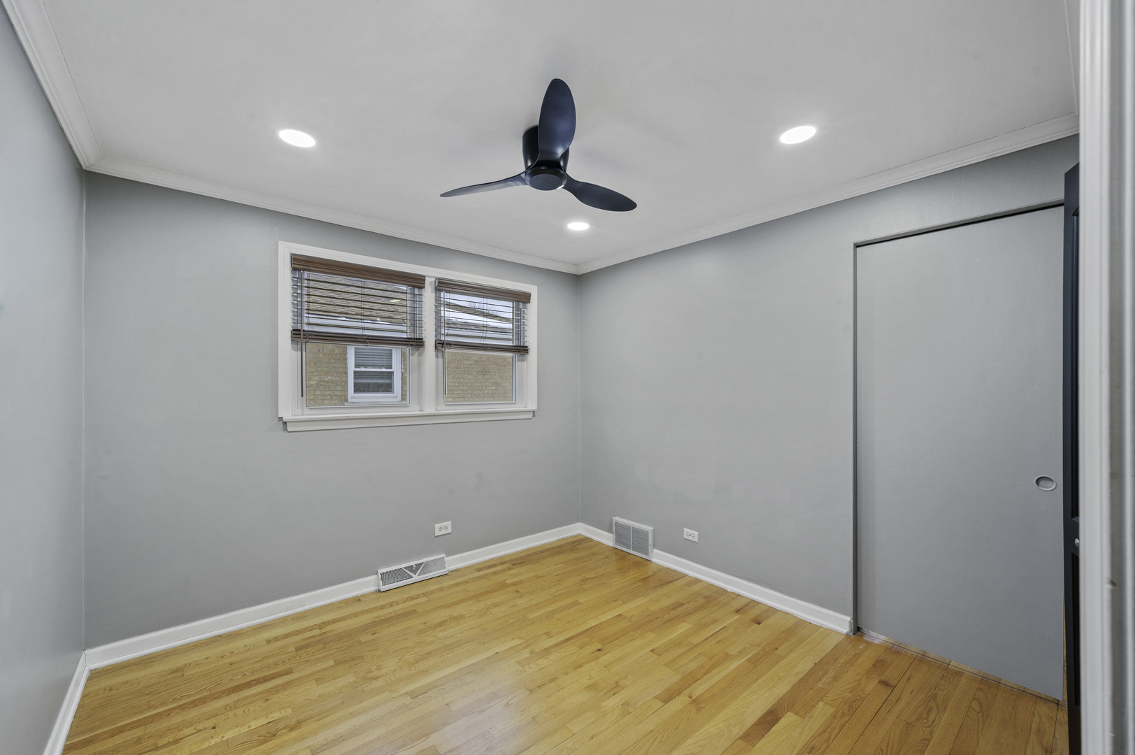 12943 South Manistee Avenue Chicago, IL 60633 - Photo 9 of 30