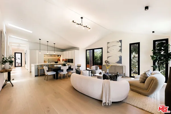 $4,650,000 | 2202 California Avenue, Santa Monica, CA 90403