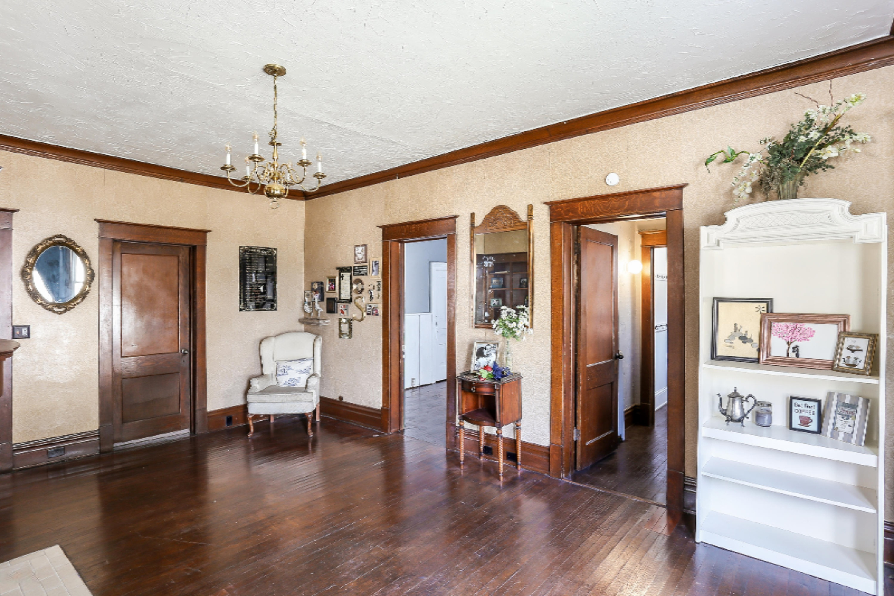1219 Ransom Street Muskegon, MI 49442 - Photo 11 of 46 013-photo-living-room-6335017