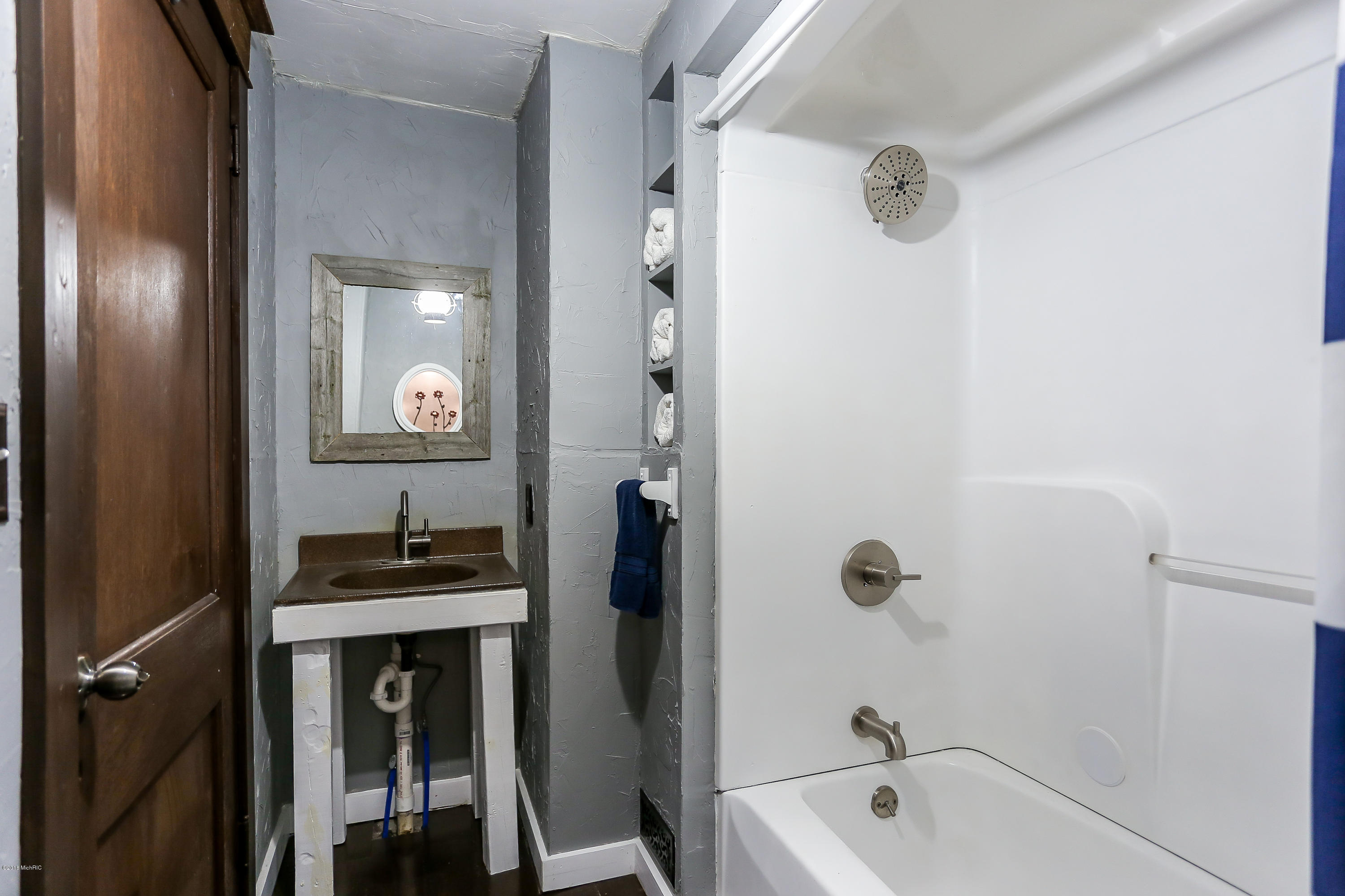1219 Ransom Street Muskegon, MI 49442 - Photo 21 of 46 025-photo-bathroom-6335027