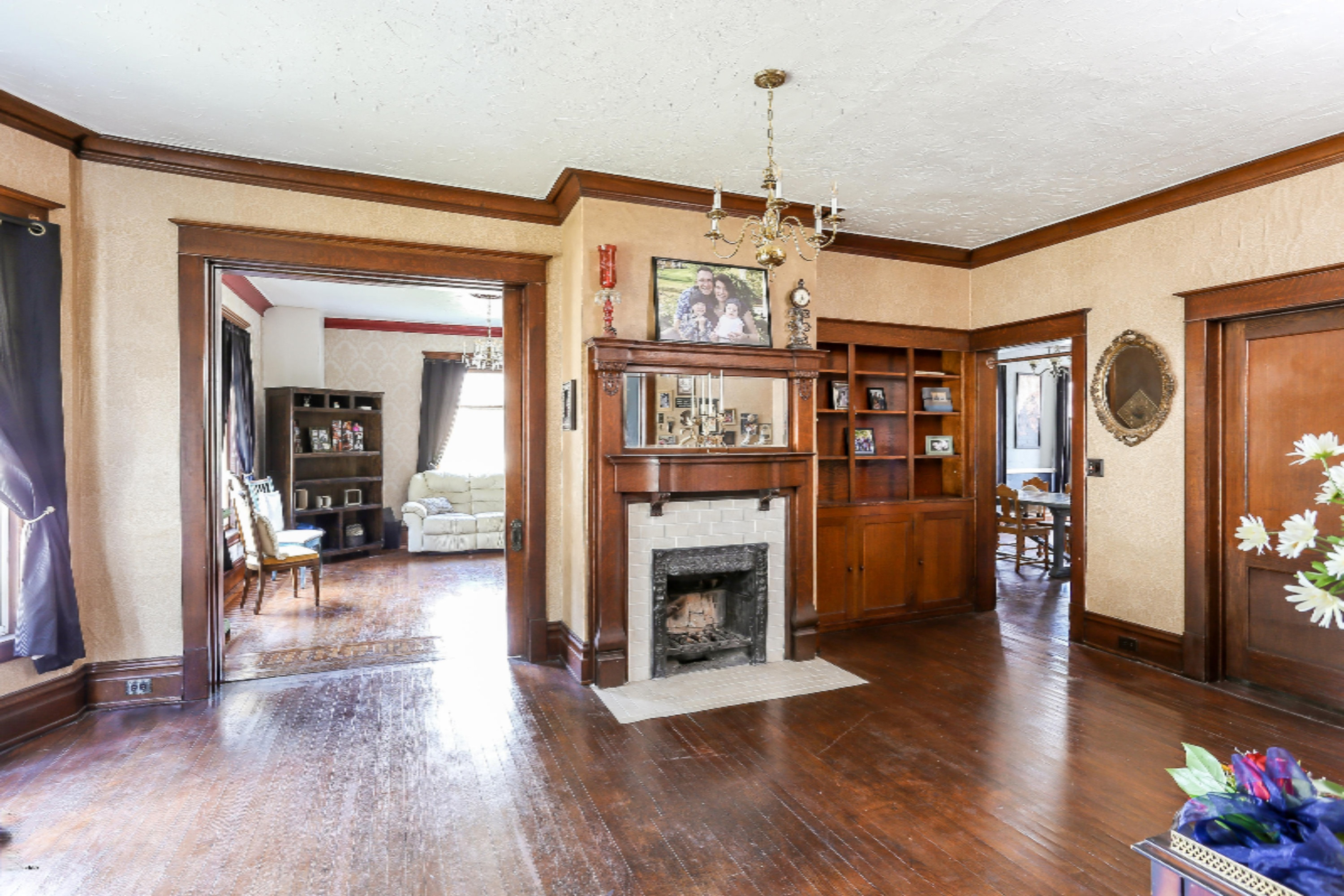 1219 Ransom Street Muskegon, MI 49442 - Photo 9 of 46 011-photo-living-room-6335019