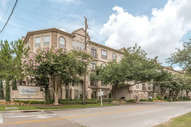 $1,678 | 5800 Woodway Drive, Unit 326, Houston, TX 77057