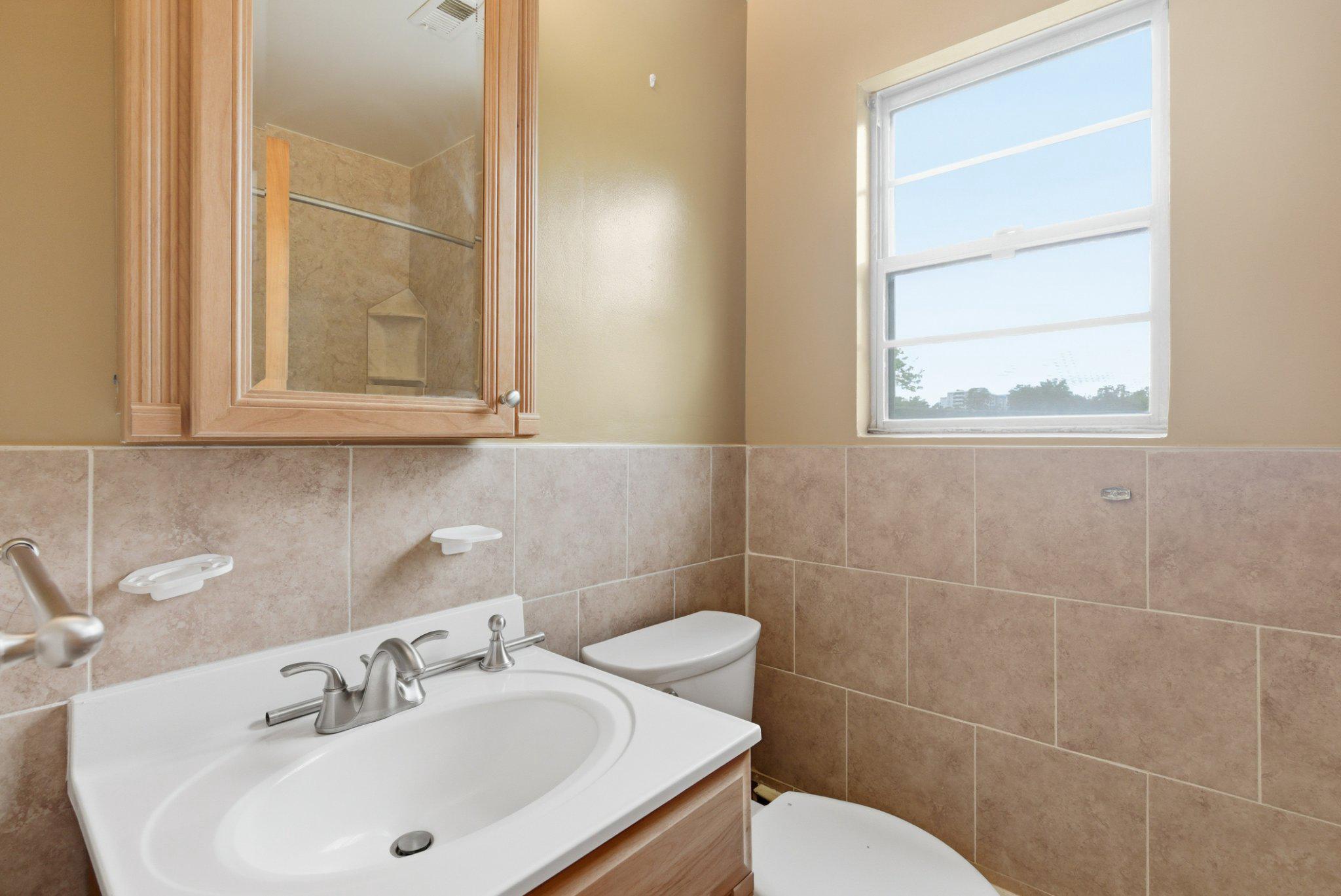 1110 Chillum Manor Road Hyattsville, MD 20783 - Photo 17 of 30 Full bathroom with tiled walls.