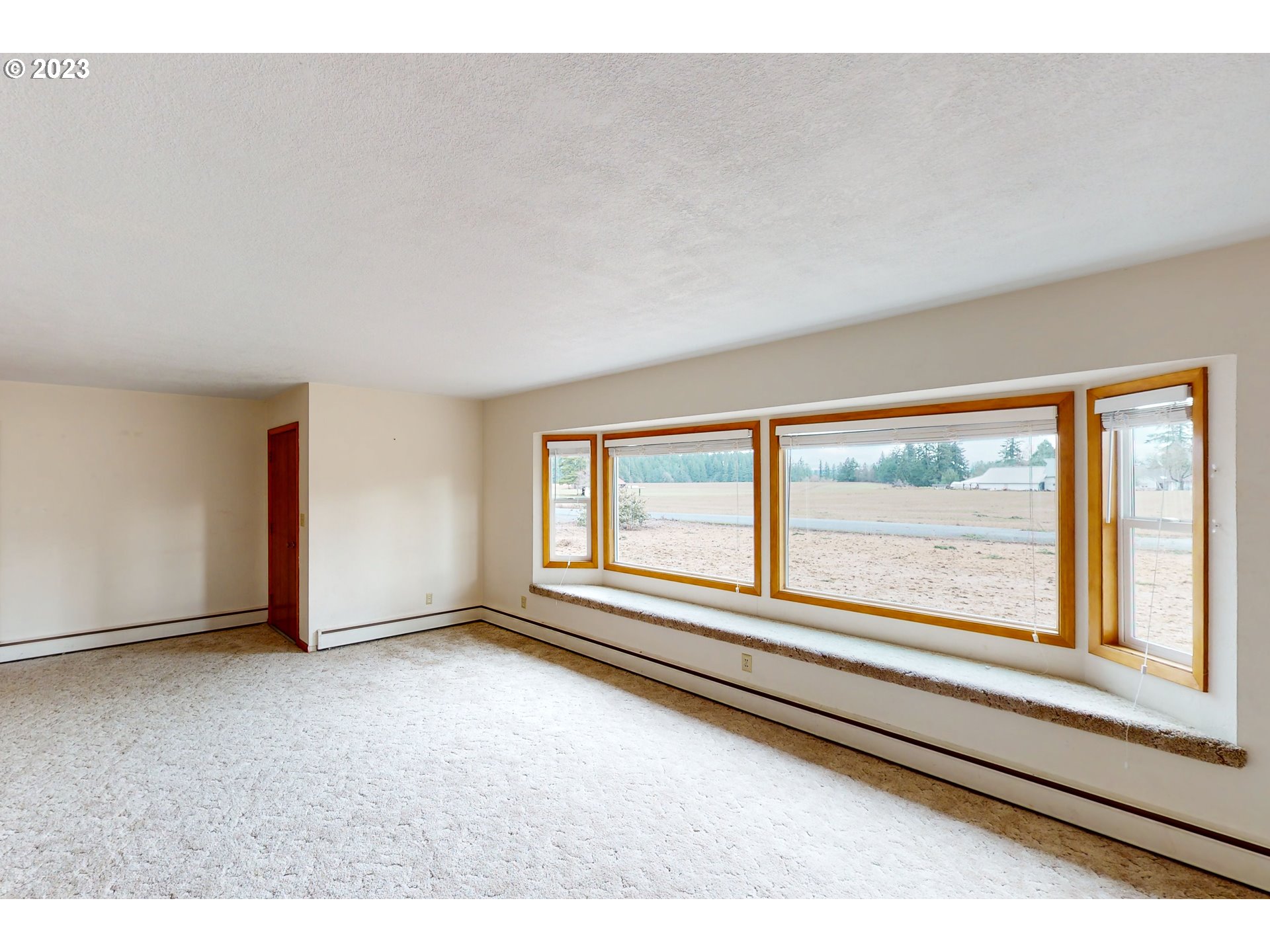 32320 Northwest Padgett Road Hillsboro, OR 97124 - Photo 6 of 32 Living Room/Entrance