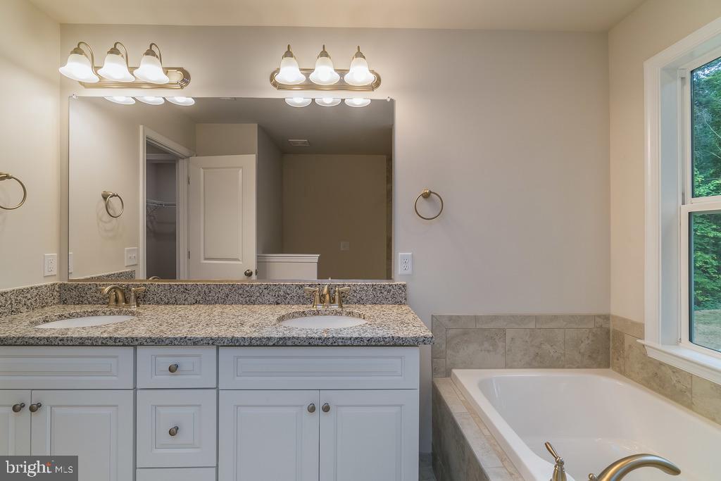 359 Ferry Road Fredericksburg, VA 22405 - Photo 22 of 30 Large soaking tub in master suite