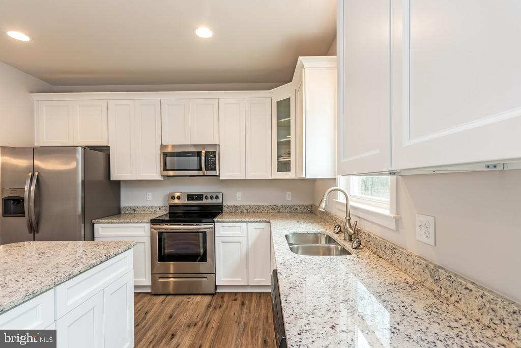 359 Ferry Road Fredericksburg, VA 22405 - Photo 4 of 30 Granite tops included