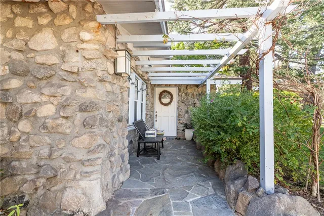 $1,325,000 | 2123 Crescent Montrose Ca, Montrose, CA 91020