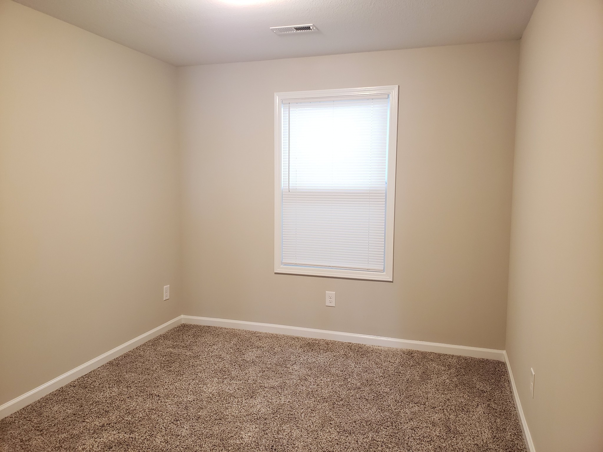 610 Commerce Street, Unit 24 Clarksville, TN 37040 - Photo 16 of 18 an empty room with a window