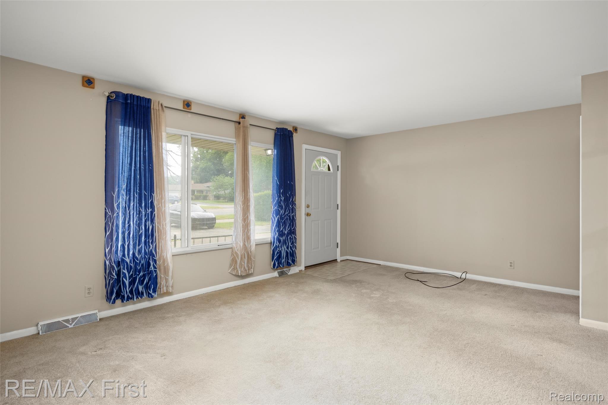2070 Walton Blvd. Rochester, MI 48309 - Photo 5 of 25 2070 Walton Blvd 05.jpg