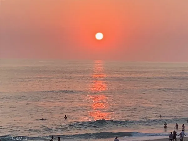 a view of entryway with floor to ceiling window