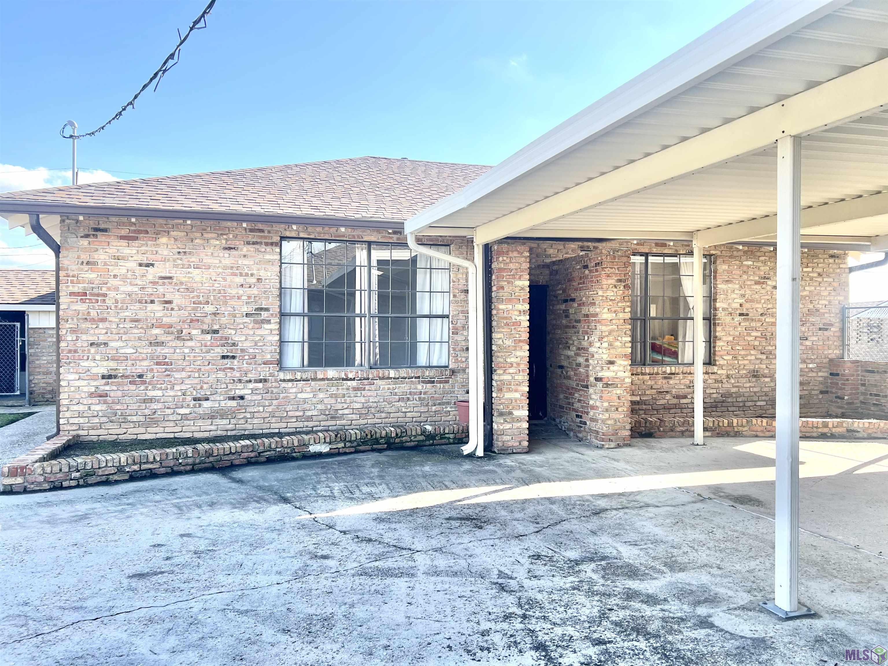 5511 River Road Port Allen, LA 70767 - Photo 1 of 1 Guest House