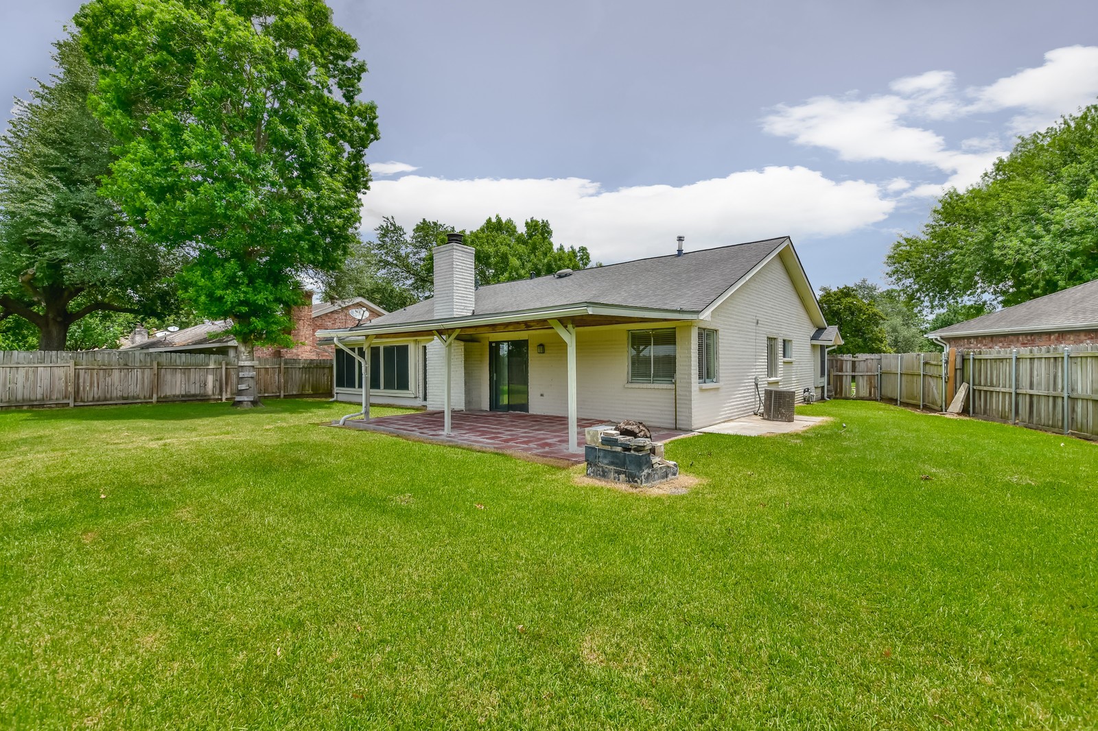 9503 Bent Spur Lane Houston, TX 77064 - Photo 27 of 28 a backyard of a house with table and chairs plants and large tree