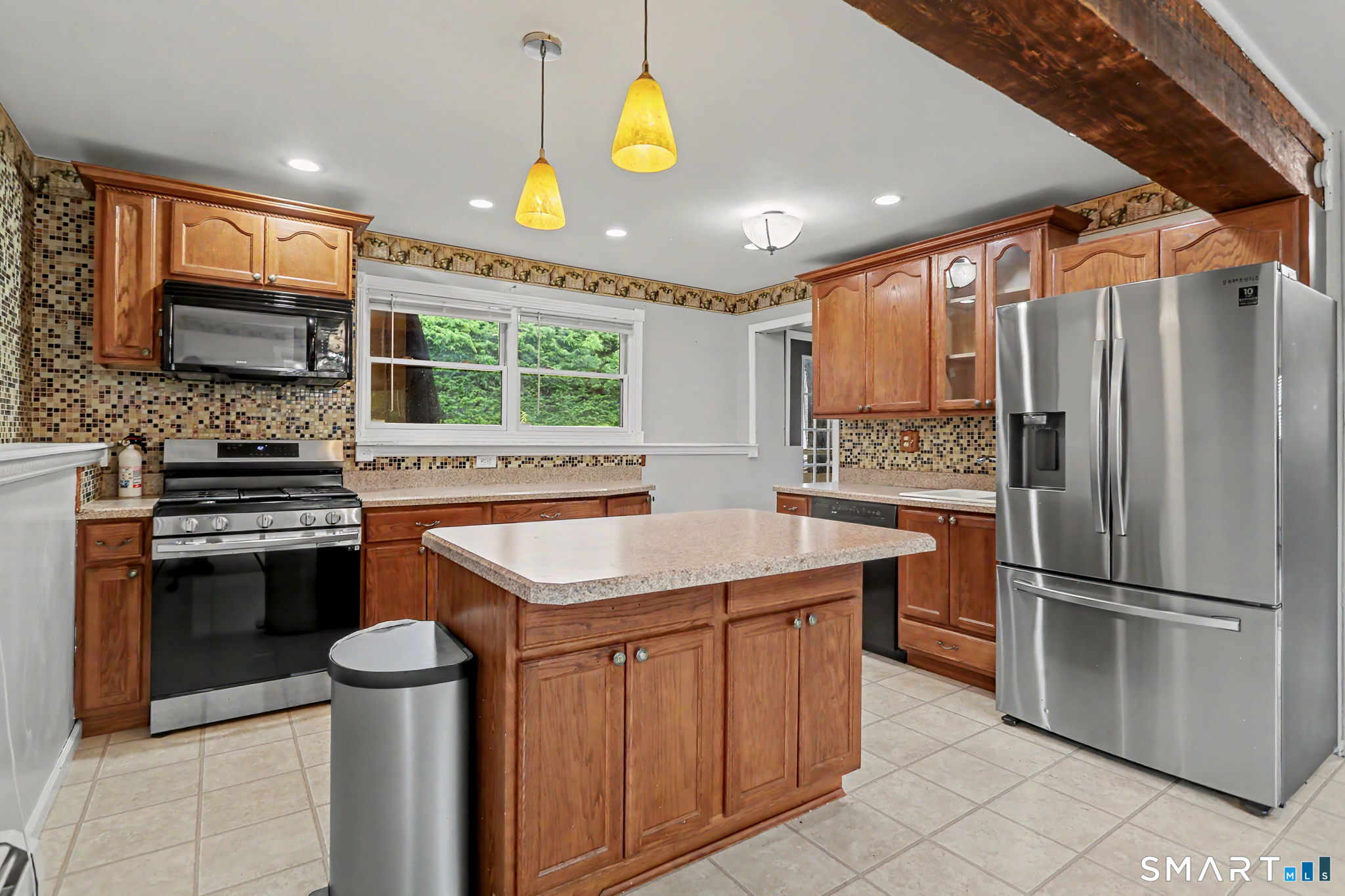 79 Green Meadow Road Milford, CT 06461 - Photo 6 of 35