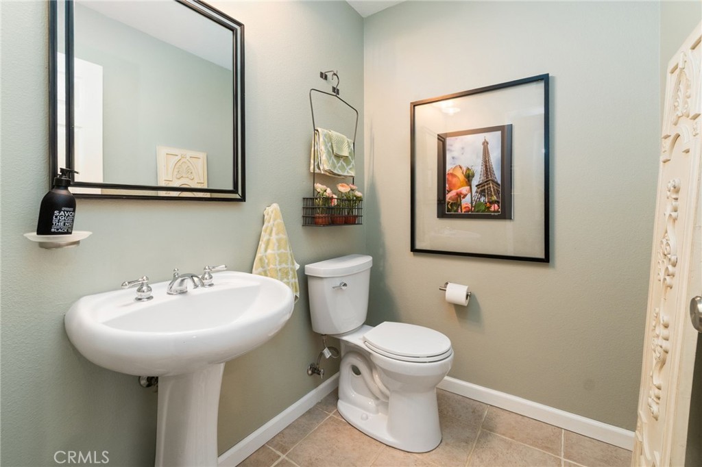 13939 Guidera Drive Rancho Cucamonga, CA 91739 - Photo 18 of 46 a bathroom with a toilet sink and mirror