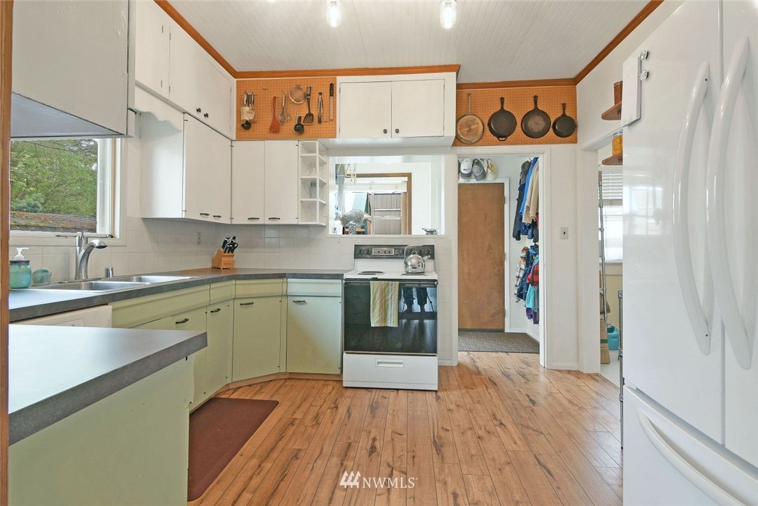 1918 Oakes Avenue Everett, WA 98201 - Photo 7 of 25