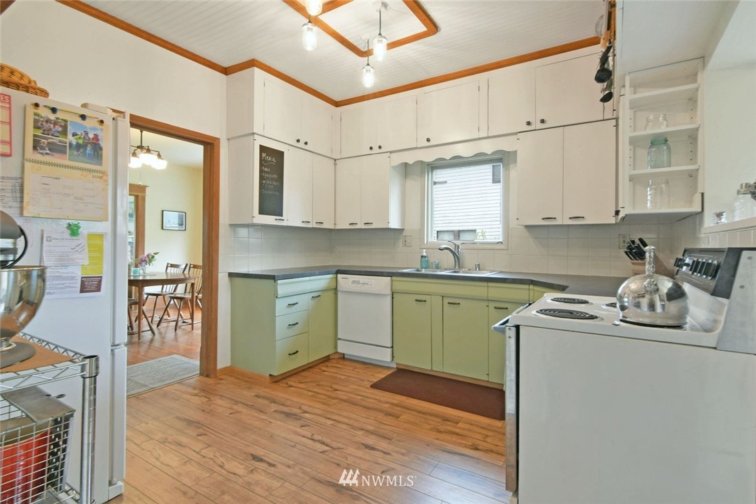 1918 Oakes Avenue Everett, WA 98201 - Photo 8 of 25