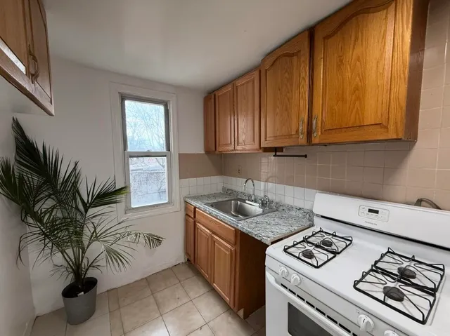 $1,850 | 2408 Central Avenue, Unit 2L, Union City, NJ 07087