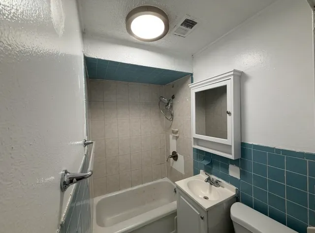 $1,850 | 2408 Central Avenue, Unit 2L, Union City, NJ 07087