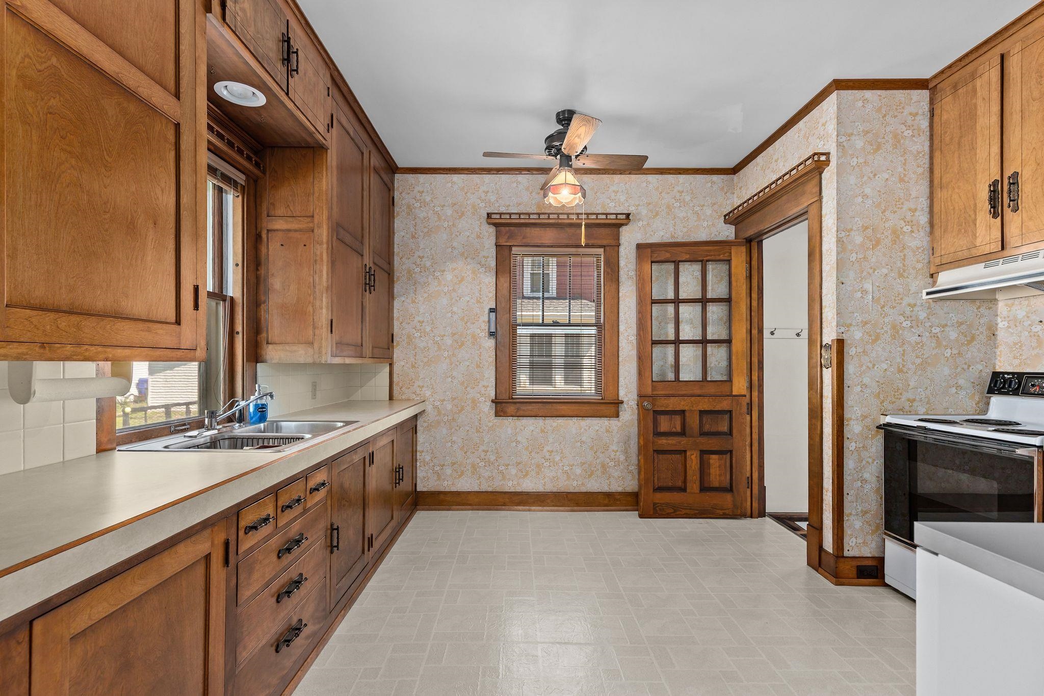 1113 North State Street Appleton, WI 54911 - Photo 23 of 47