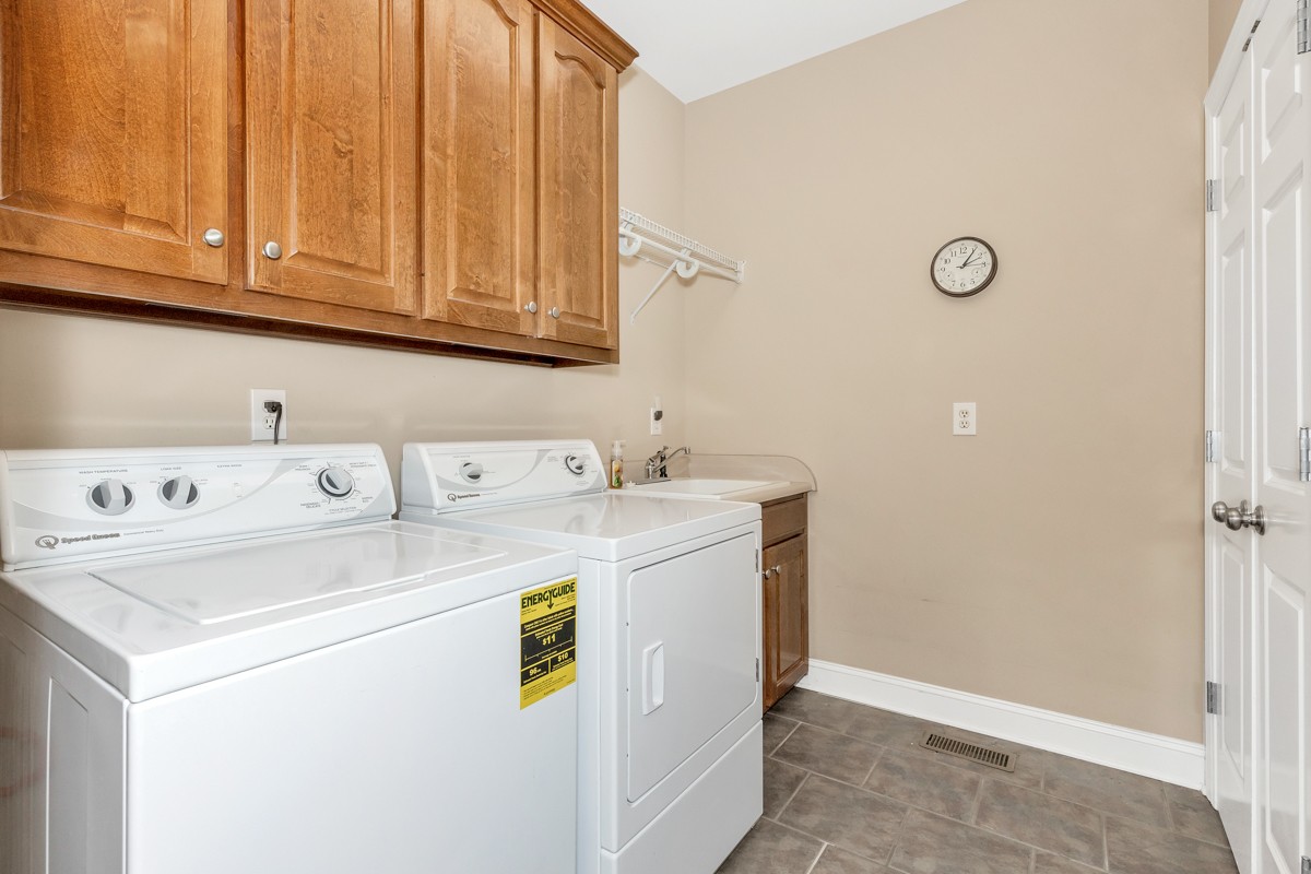 11035 Mathis Mountain Road Southeast Huntsville, AL 35803 - Photo 28 of 40 a utility room with dryer and washer