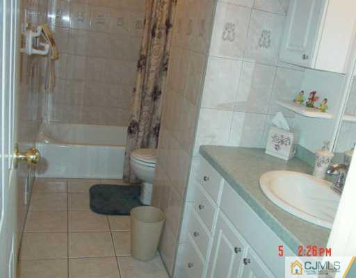 47 Rieder Road Edison, NJ 08817 - Photo 6 of 8 Gallery Image 6