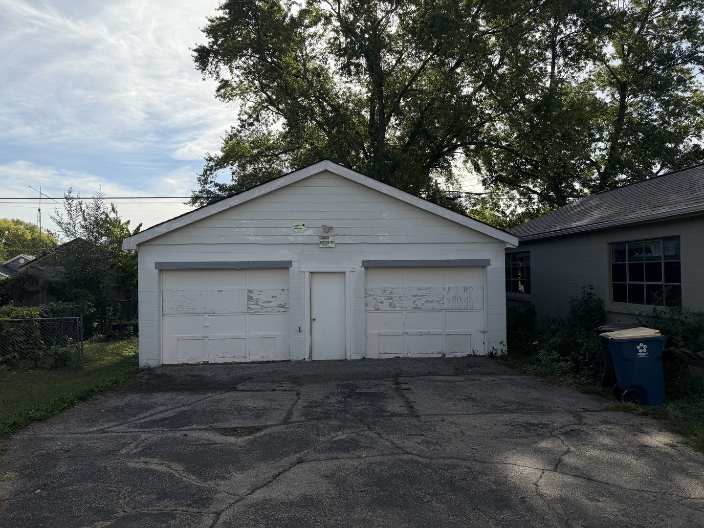 962 Oliver Avenue Aurora, IL 60506 - Photo 2 of 17 a front view of house with yard