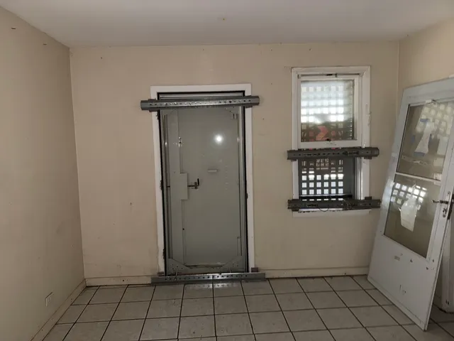 $180,000 | 962 Oliver Avenue, Aurora, IL 60506