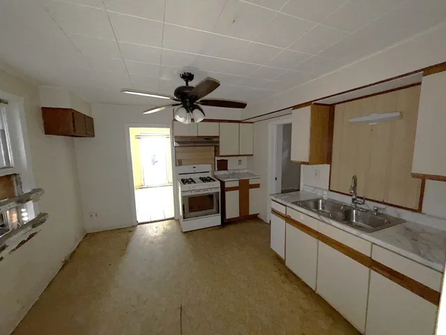 $180,000 | 962 Oliver Avenue, Aurora, IL 60506