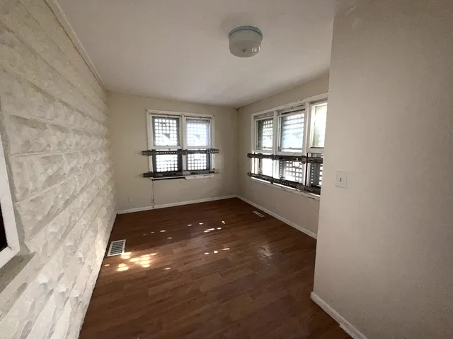 $180,000 | 962 Oliver Avenue, Aurora, IL 60506