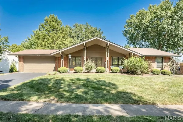 $525,000 | 1538 Woodroyal W Drive, Chesterfield, MO 63017