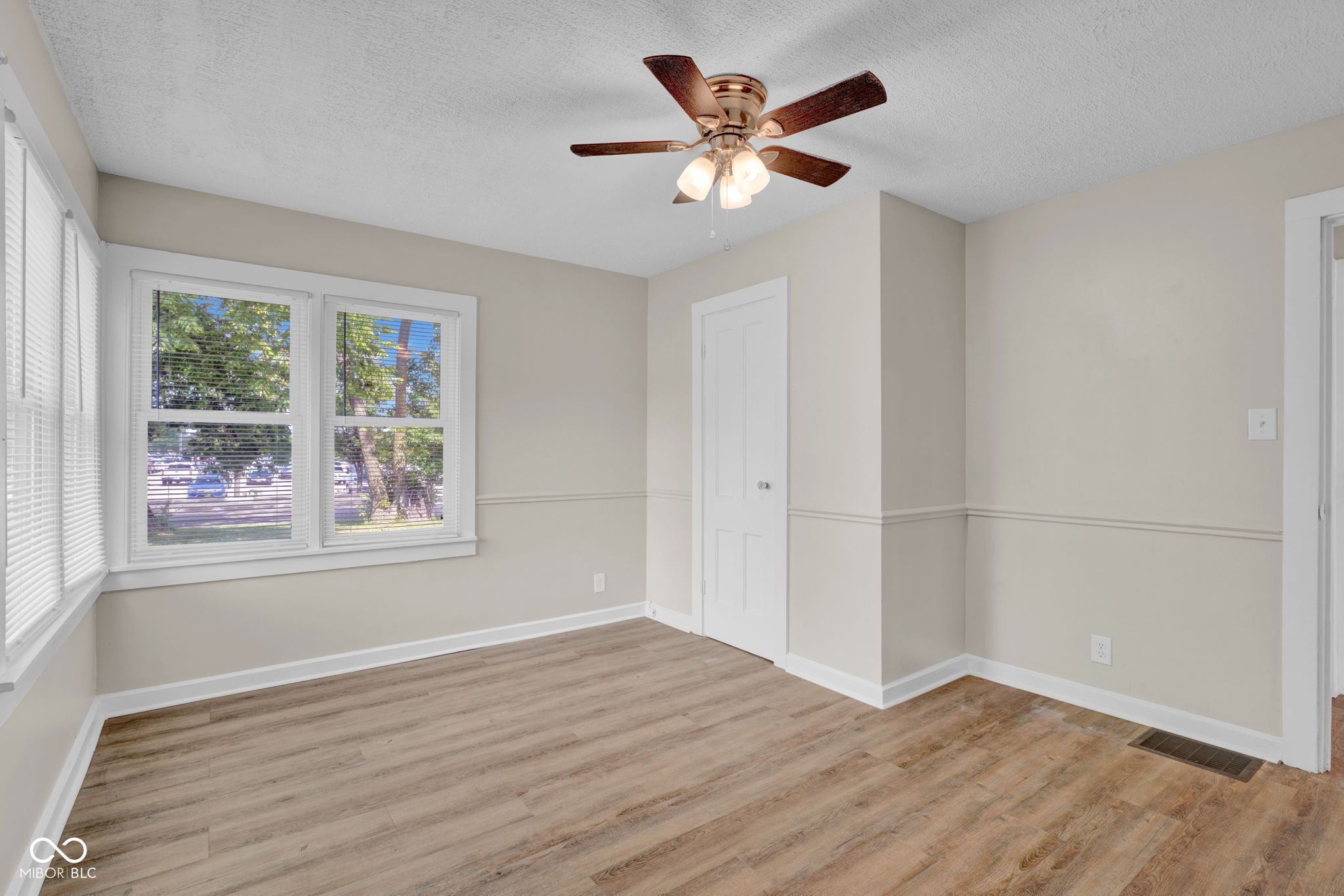 3127 13th Street Columbus, IN 47201 - Photo 13 of 30