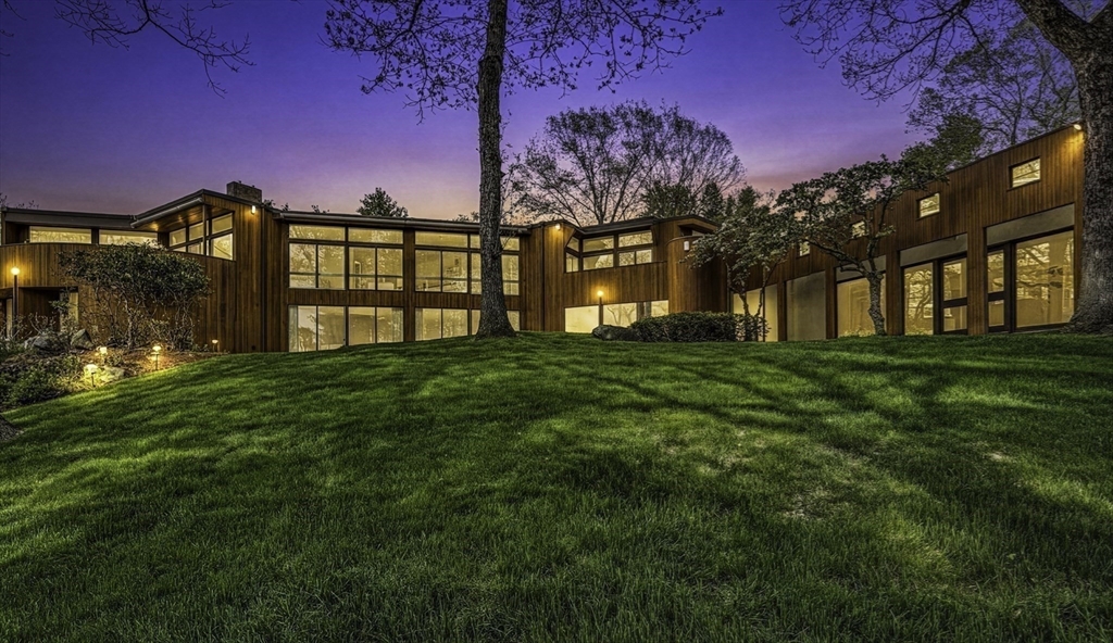 17 Deer Run Wayland, MA 01778 - Photo 5 of 42 a large building with a big yard