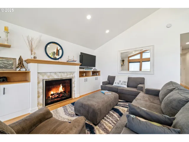 $1,495,000 | 26280 Beach Drive, Rockaway Beach, OR 97136