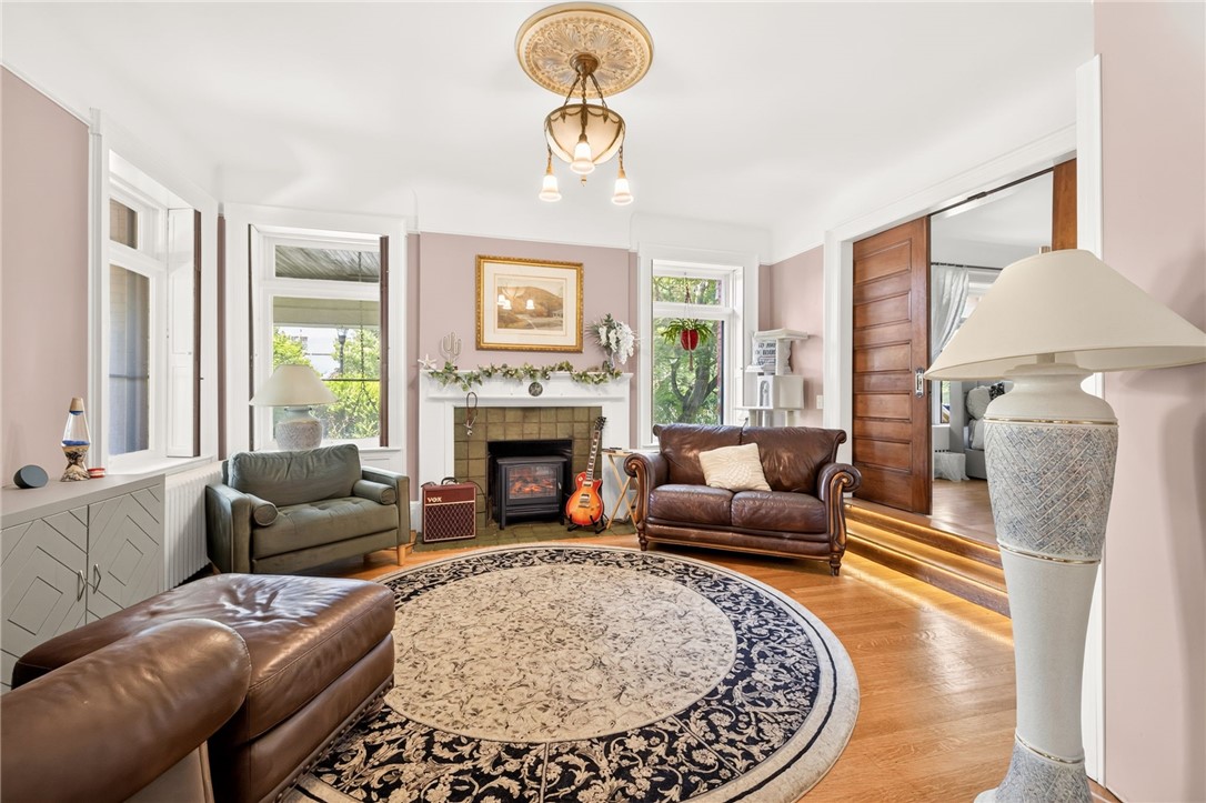 32-34 Strathallan Park Rochester, NY 14607 - Photo 11 of 50 Family room