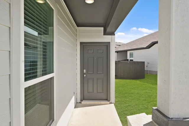 a view of an entrance of the house