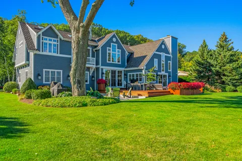 $5,775,000 | 8100 North Beach Drive, Fox Point, WI 53217