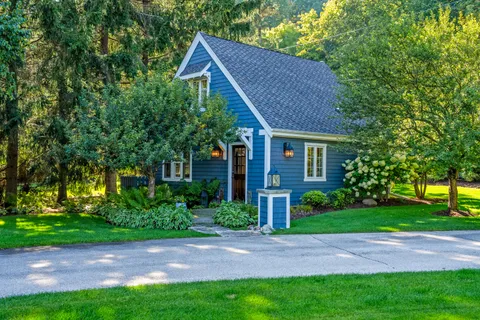 $5,775,000 | 8100 North Beach Drive, Fox Point, WI 53217