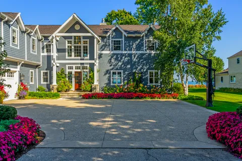 $5,775,000 | 8100 North Beach Drive, Fox Point, WI 53217