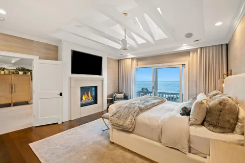 $5,775,000 | 8100 North Beach Drive, Fox Point, WI 53217