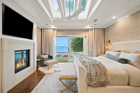 $5,775,000 | 8100 North Beach Drive, Fox Point, WI 53217