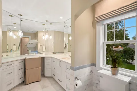 $5,775,000 | 8100 North Beach Drive, Fox Point, WI 53217