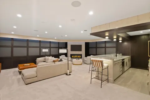 $5,775,000 | 8100 North Beach Drive, Fox Point, WI 53217